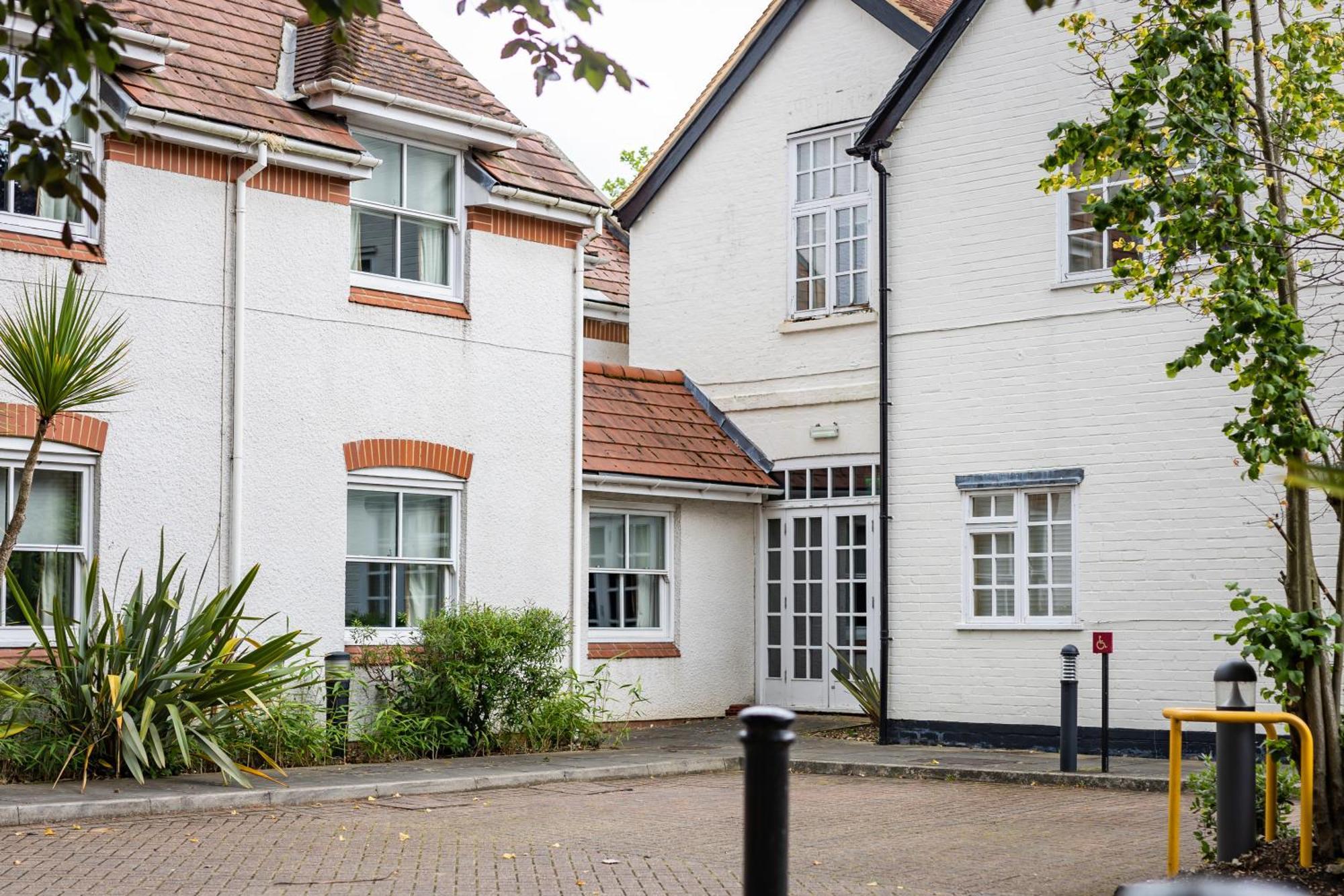 The Red Lion Hotel Hillingdon Buitenkant foto