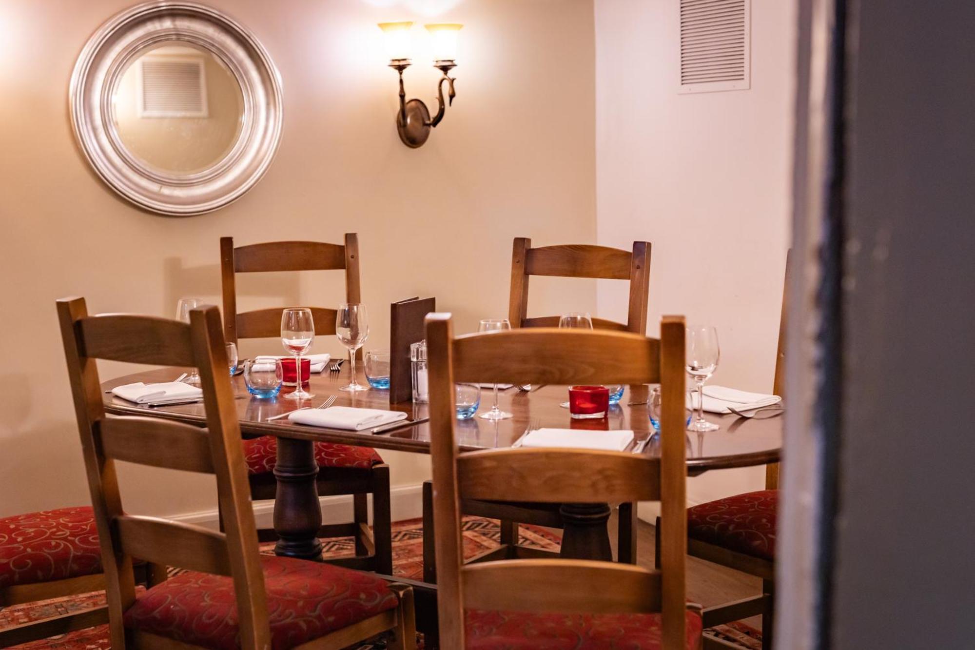 The Red Lion Hotel Hillingdon Buitenkant foto