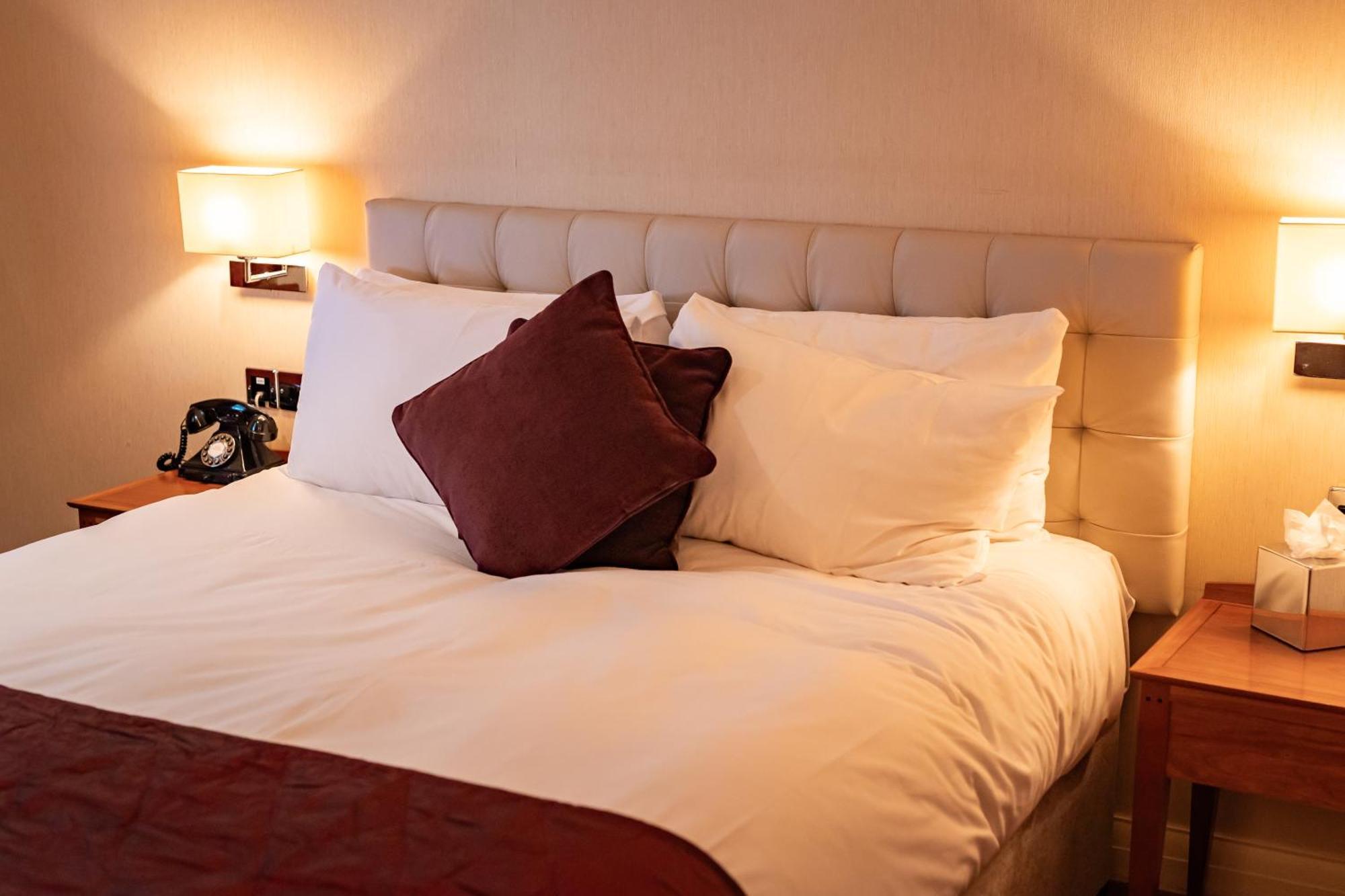 The Red Lion Hotel Hillingdon Buitenkant foto