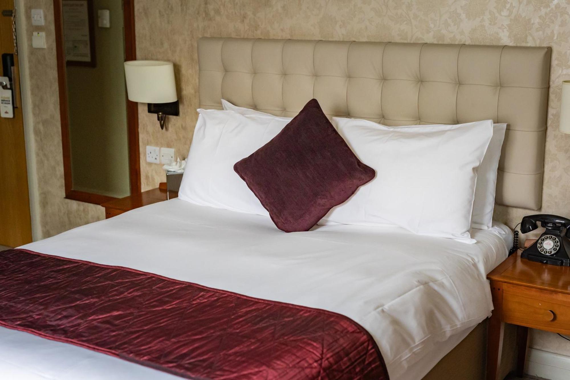 The Red Lion Hotel Hillingdon Buitenkant foto
