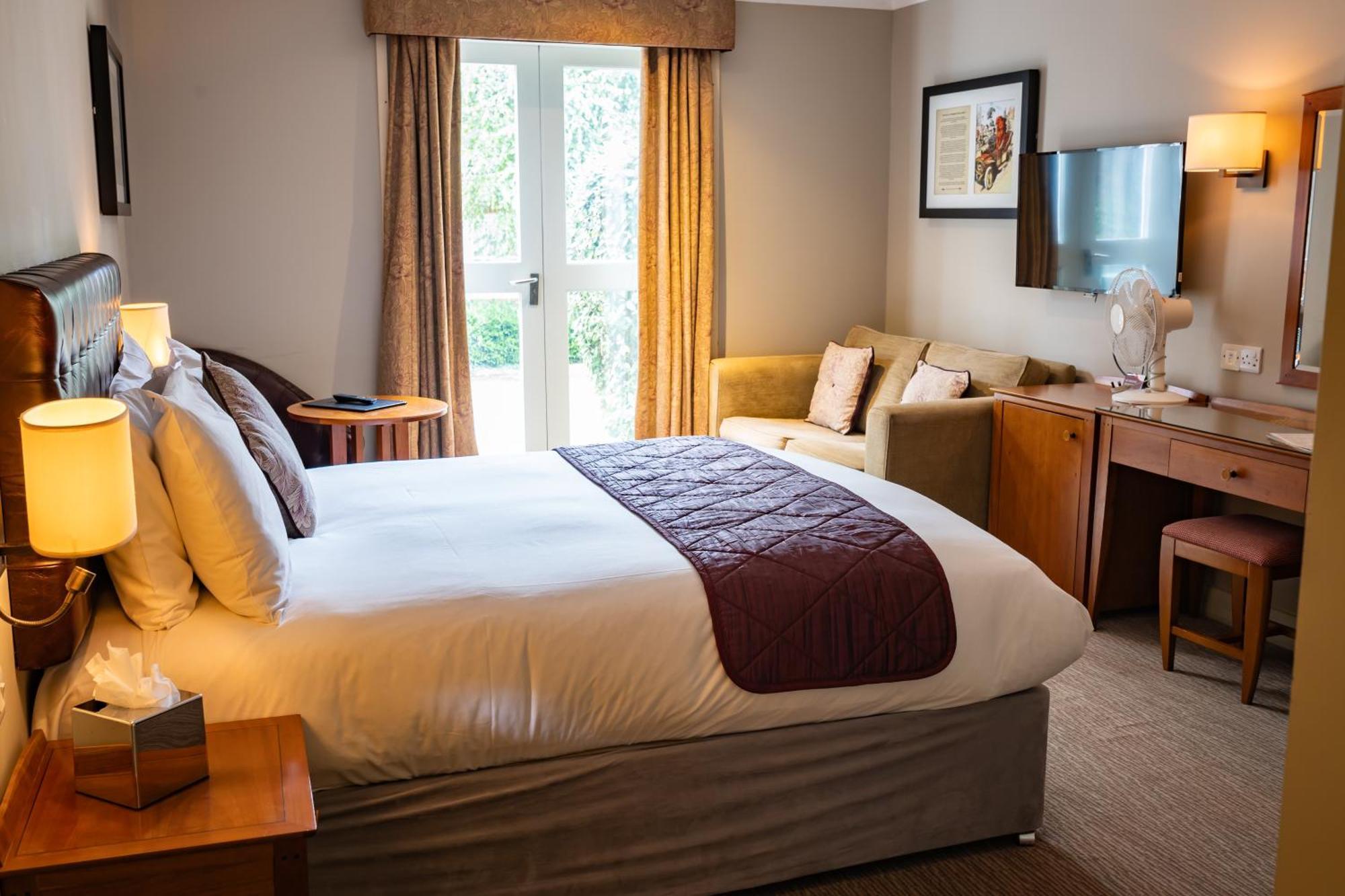 The Red Lion Hotel Hillingdon Buitenkant foto