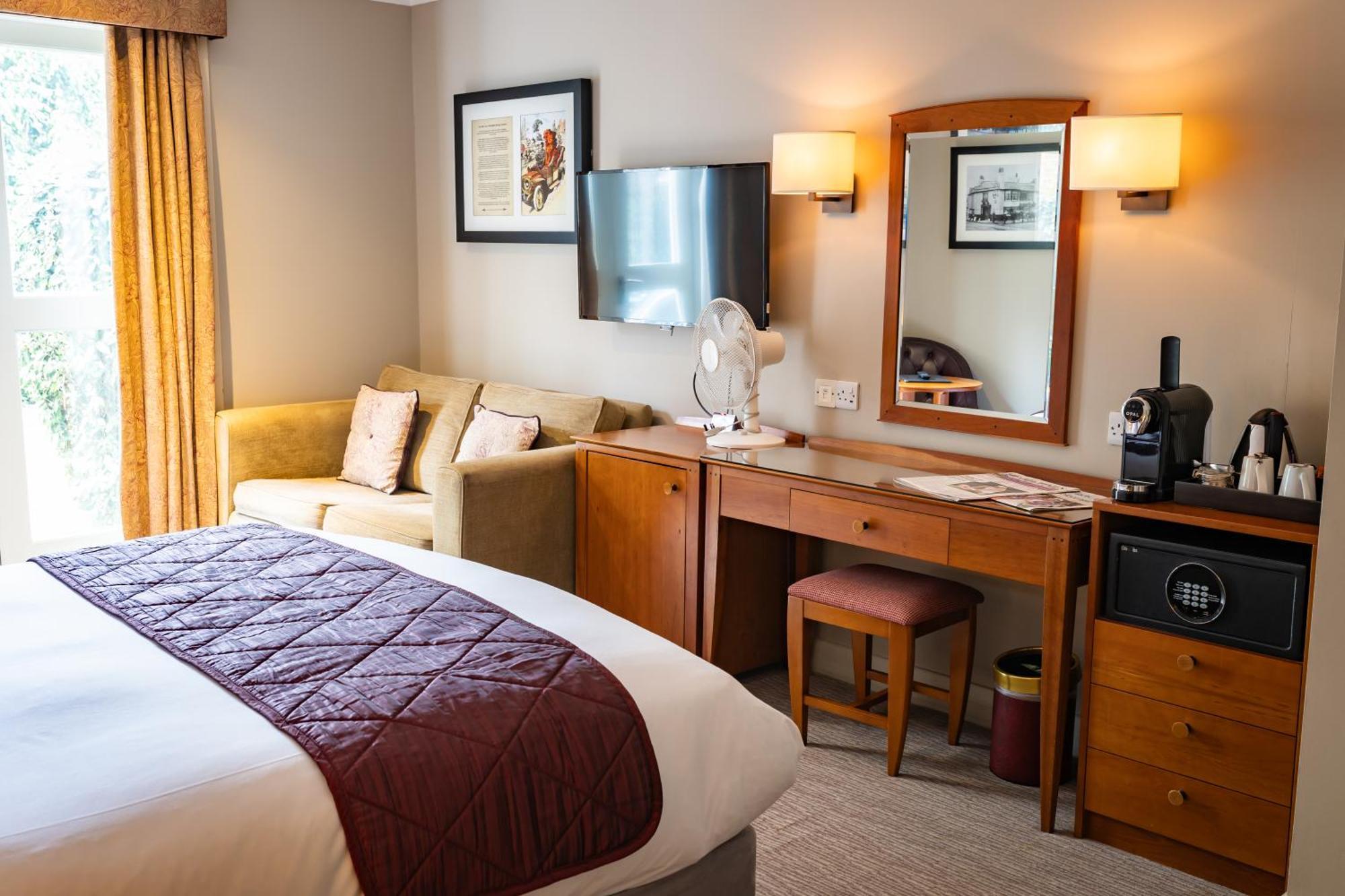 The Red Lion Hotel Hillingdon Buitenkant foto