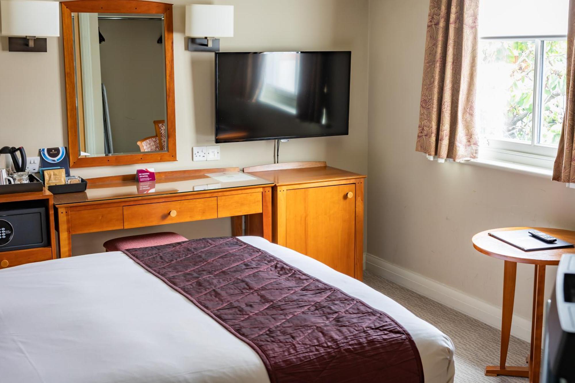 The Red Lion Hotel Hillingdon Buitenkant foto