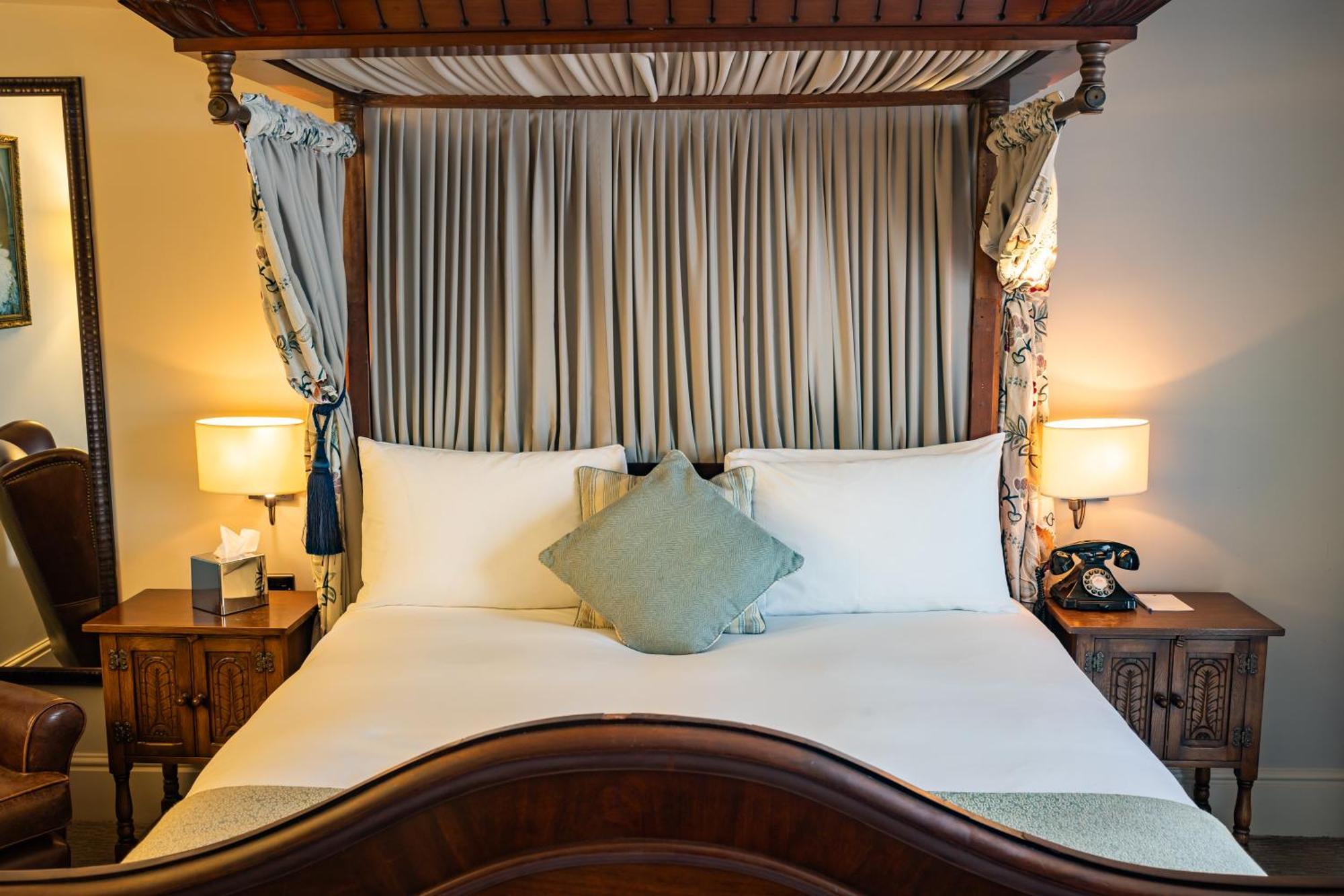 The Red Lion Hotel Hillingdon Buitenkant foto